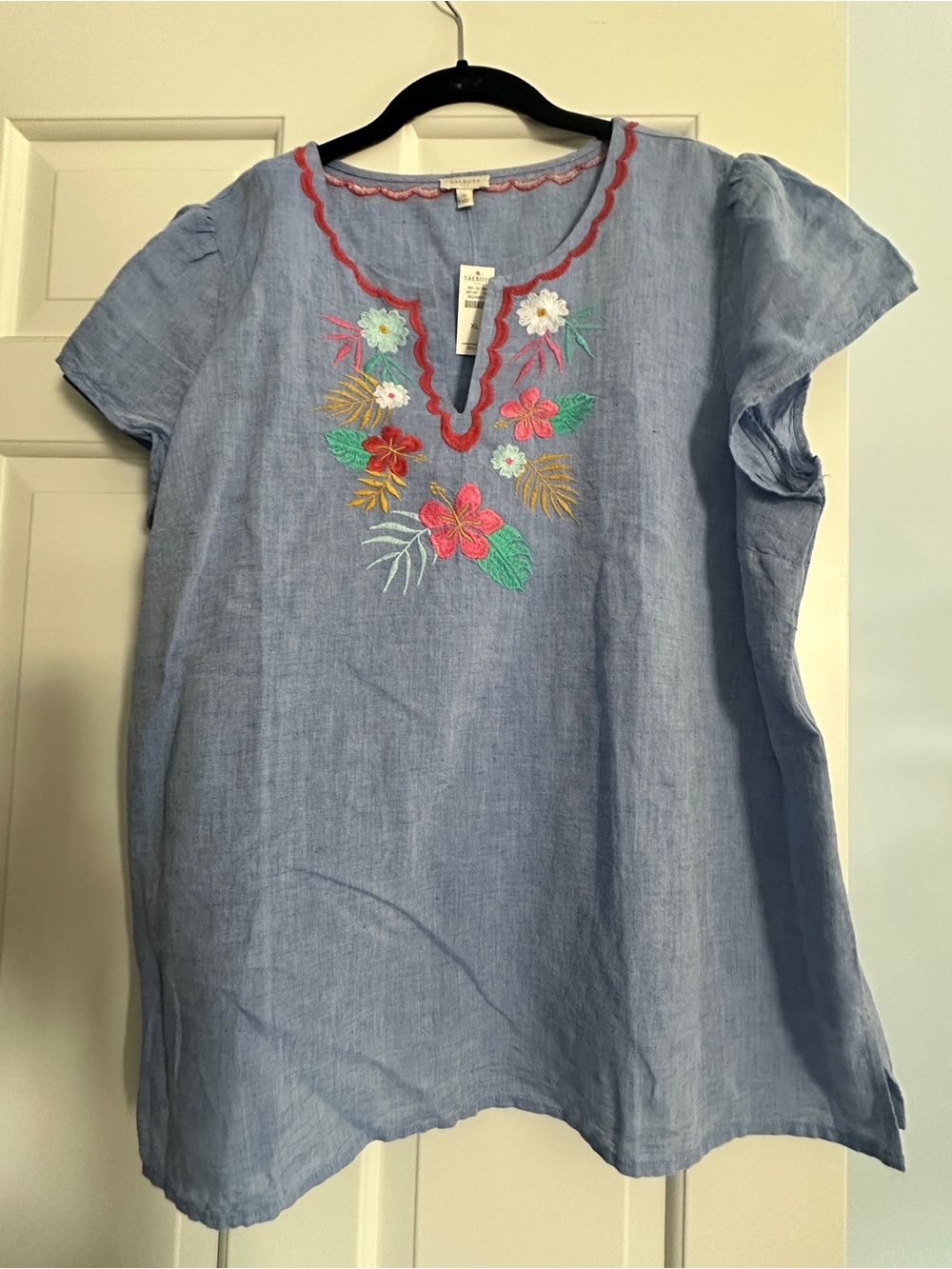 Talbot Outlet NWT Light Blue Embroidered Floral Tunic Top